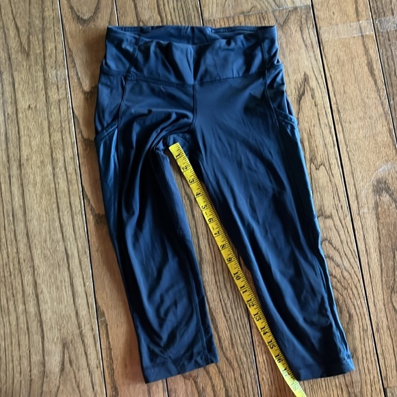 Lululemon Capri Leggings with Gathered sides Size 2 Black - Picture 7 of 10